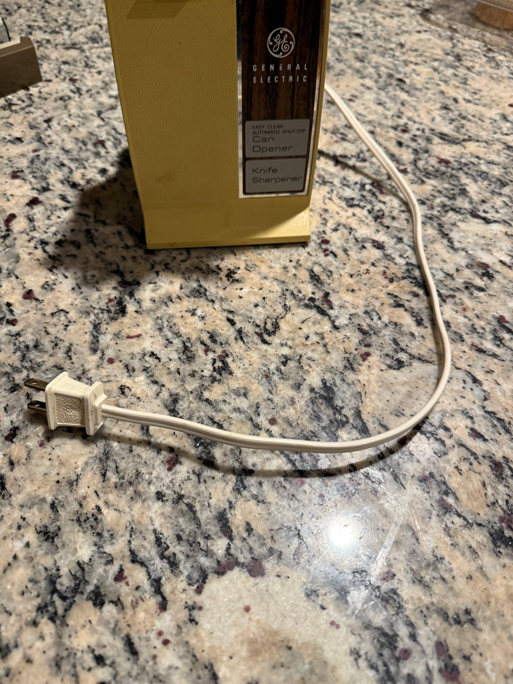 Vintage GE General Electric Yellow Can Opener & Knife Sharpener – Retro Kitchen Appliance