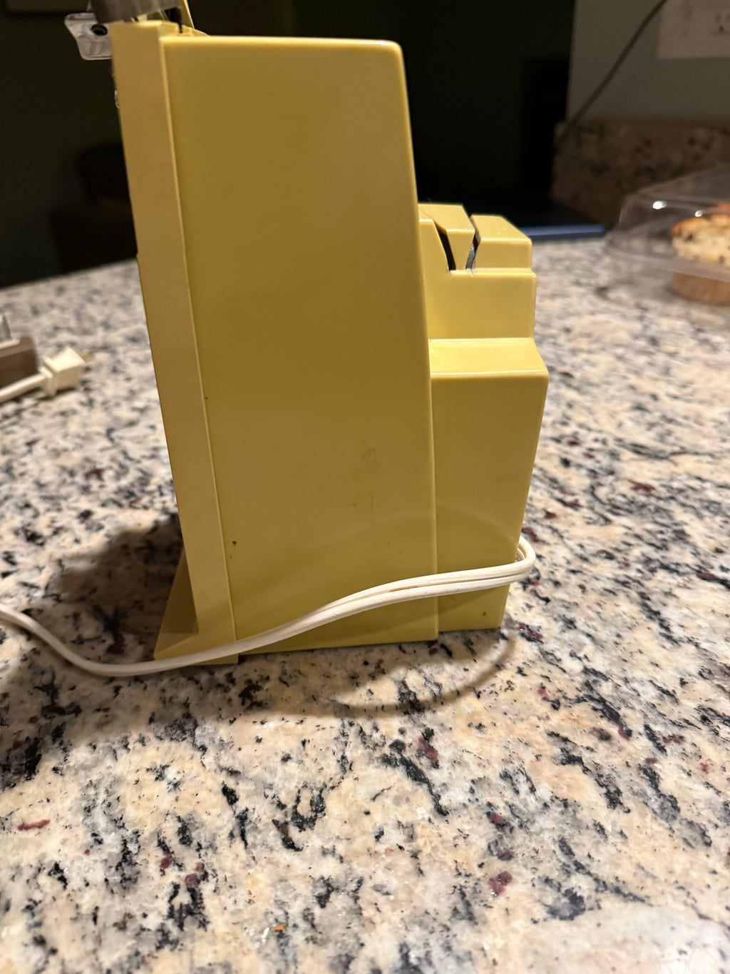 Vintage GE General Electric Yellow Can Opener & Knife Sharpener – Retro Kitchen Appliance