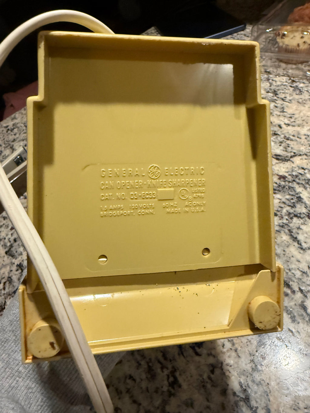 Vintage GE General Electric Yellow Can Opener & Knife Sharpener – Retro Kitchen Appliance