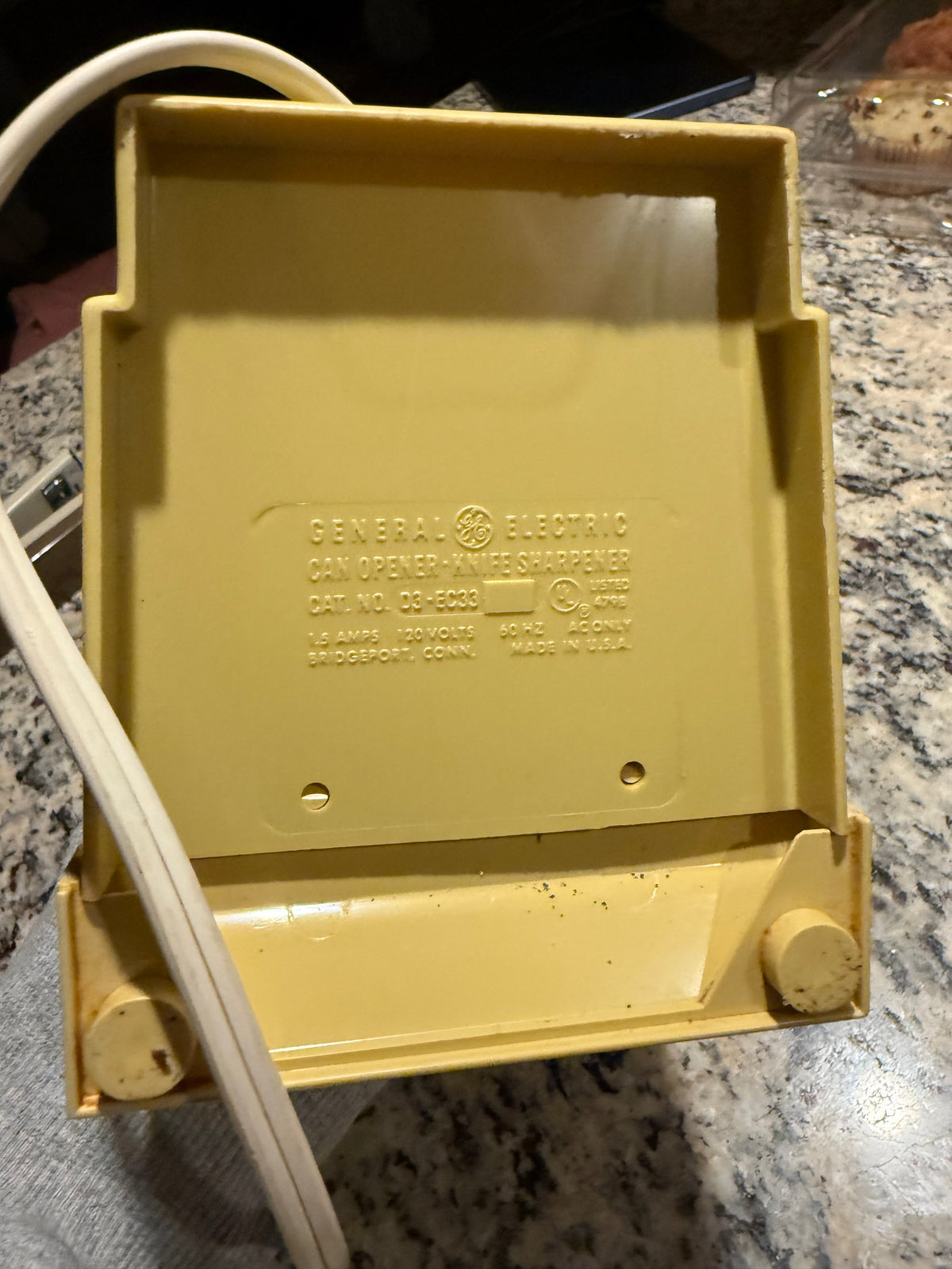 Vintage GE General Electric Yellow Can Opener & Knife Sharpener – Retro Kitchen Appliance