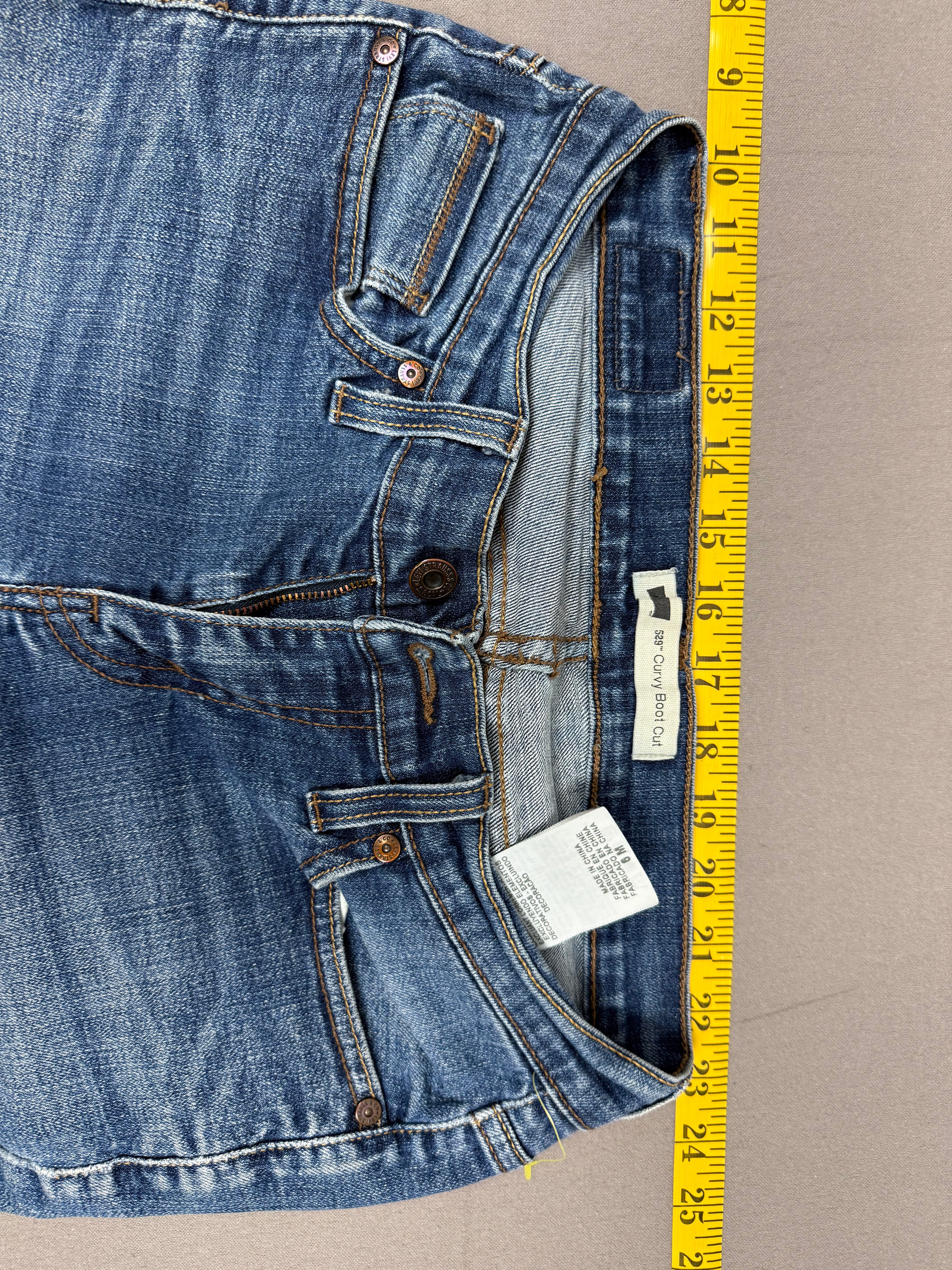 Levi’s 529 Curvy Boot Cut Jeans Size 6M