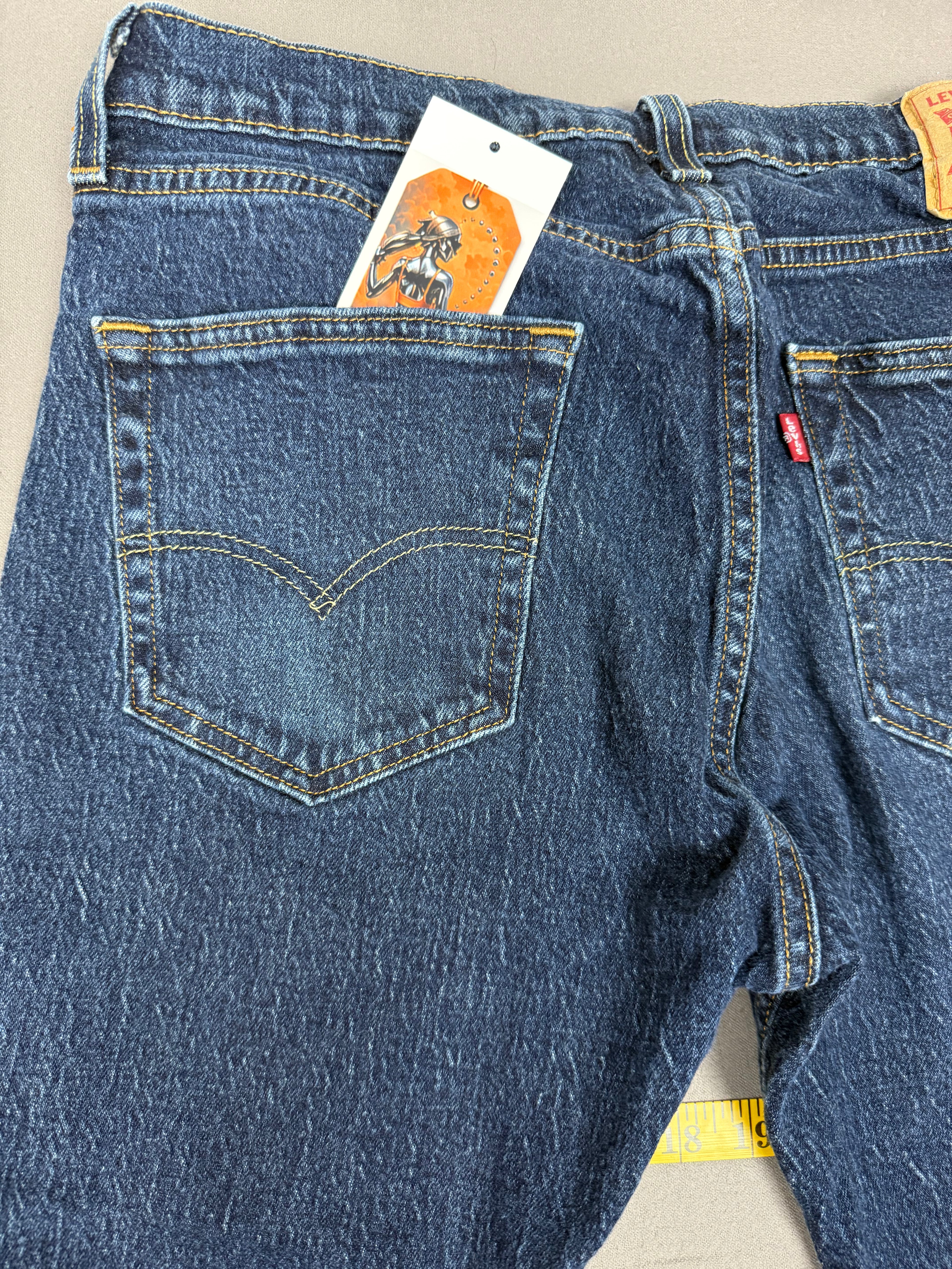 Levi’s – Model: 505 – Regular Straight-Leg Jeans – Size: 32 × 30