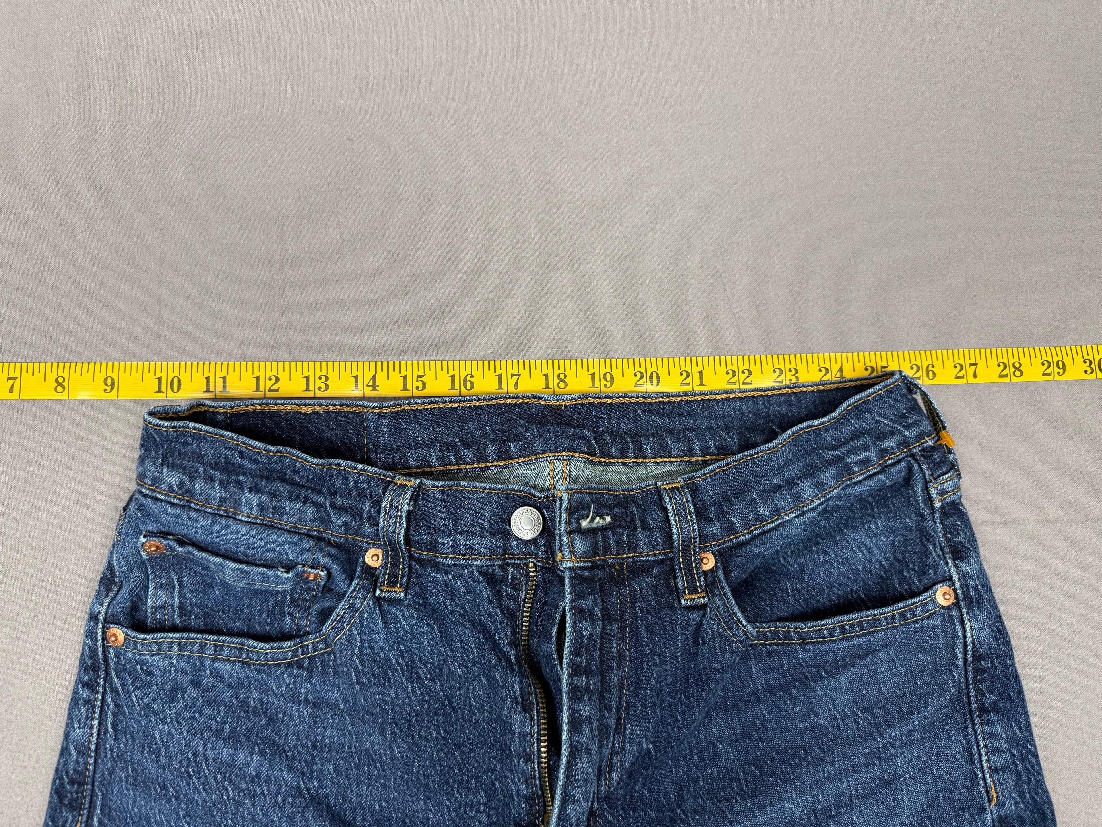 Levi’s – Model: 505 – Regular Straight-Leg Jeans – Size: 32 × 30