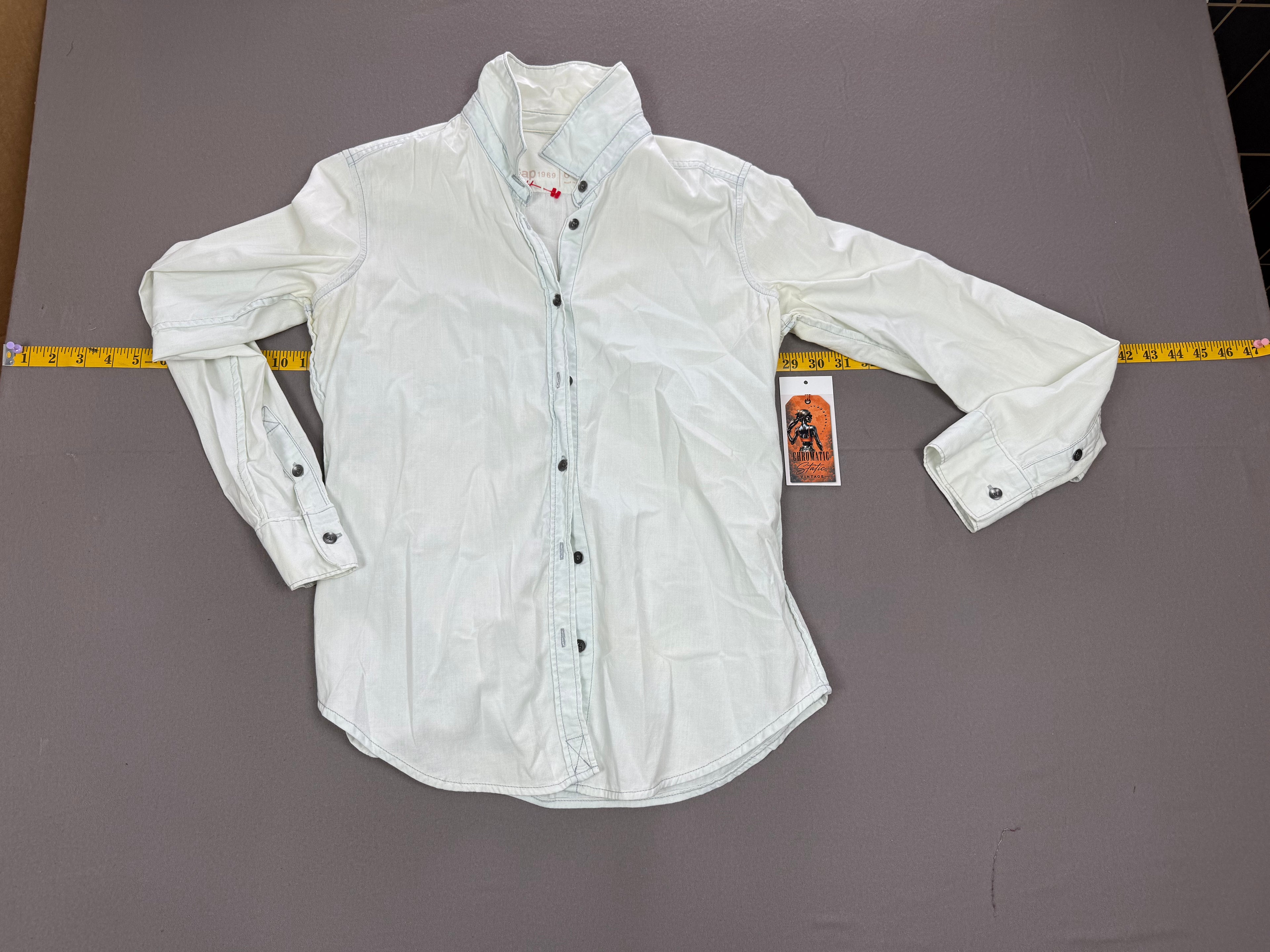 Gap 1969 – Lightweight Denim Button-Down Shirt – Size: Women’s 6 – Color: Super Light Wash Blue Denim