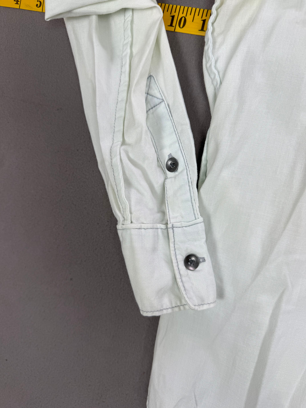 Gap 1969 – Lightweight Denim Button-Down Shirt – Size: Women’s 6 – Color: Super Light Wash Blue Denim