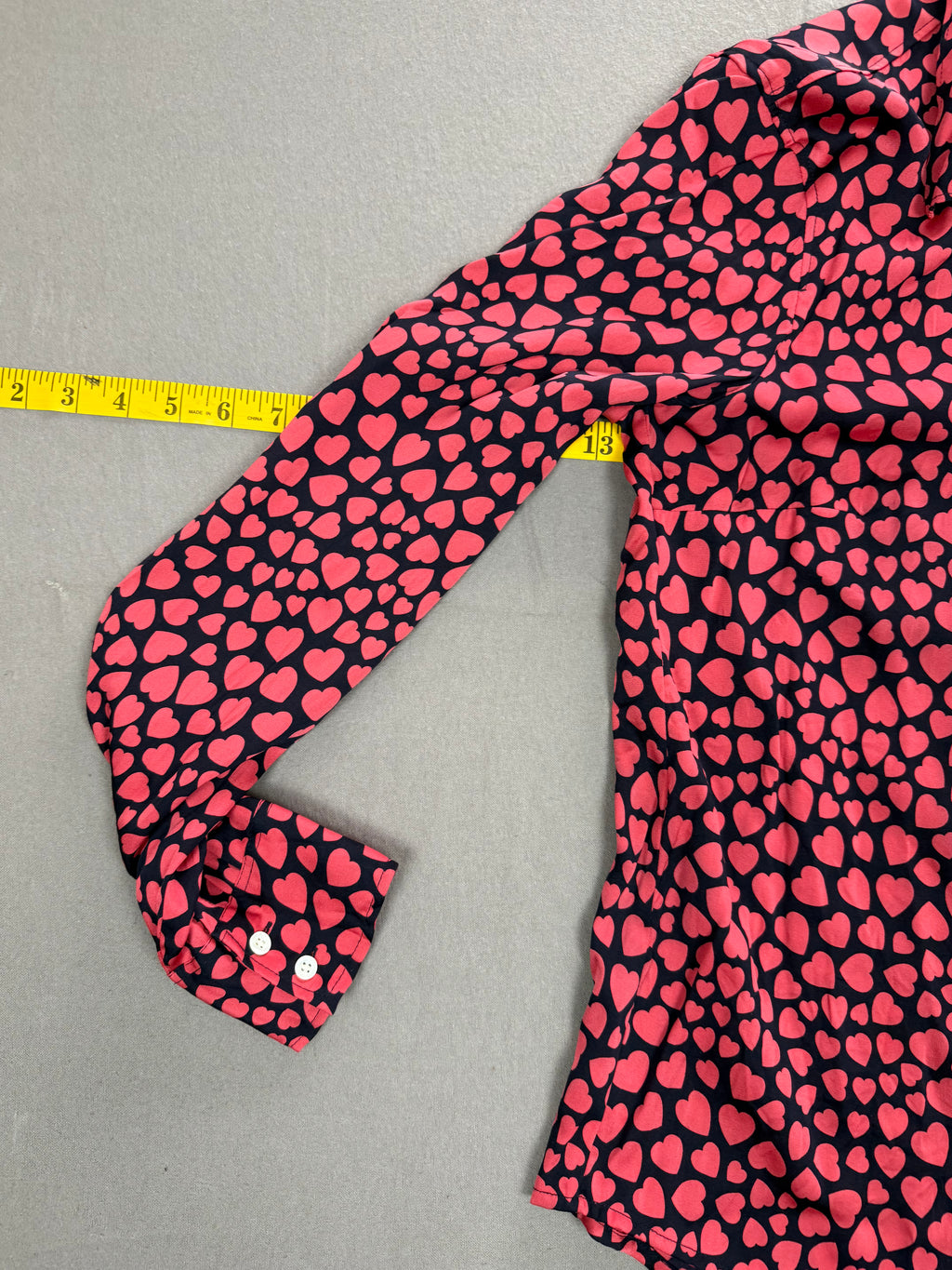 J.Crew – Women’s Silk Heart-Print Button-Down Shirt – Size: 6 – Color: Black / Red – Pattern: All-Over Red Hearts