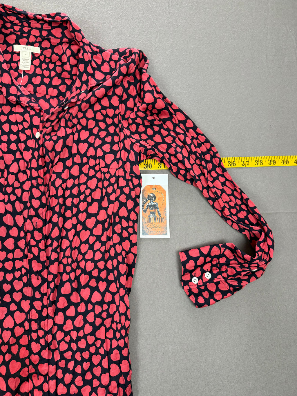J.Crew – Women’s Silk Heart-Print Button-Down Shirt – Size: 6 – Color: Black / Red – Pattern: All-Over Red Hearts