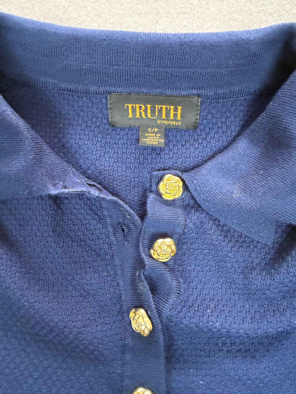 Truth / Truth by Republic Women’s Collared V-Neck Knit Sweater, small