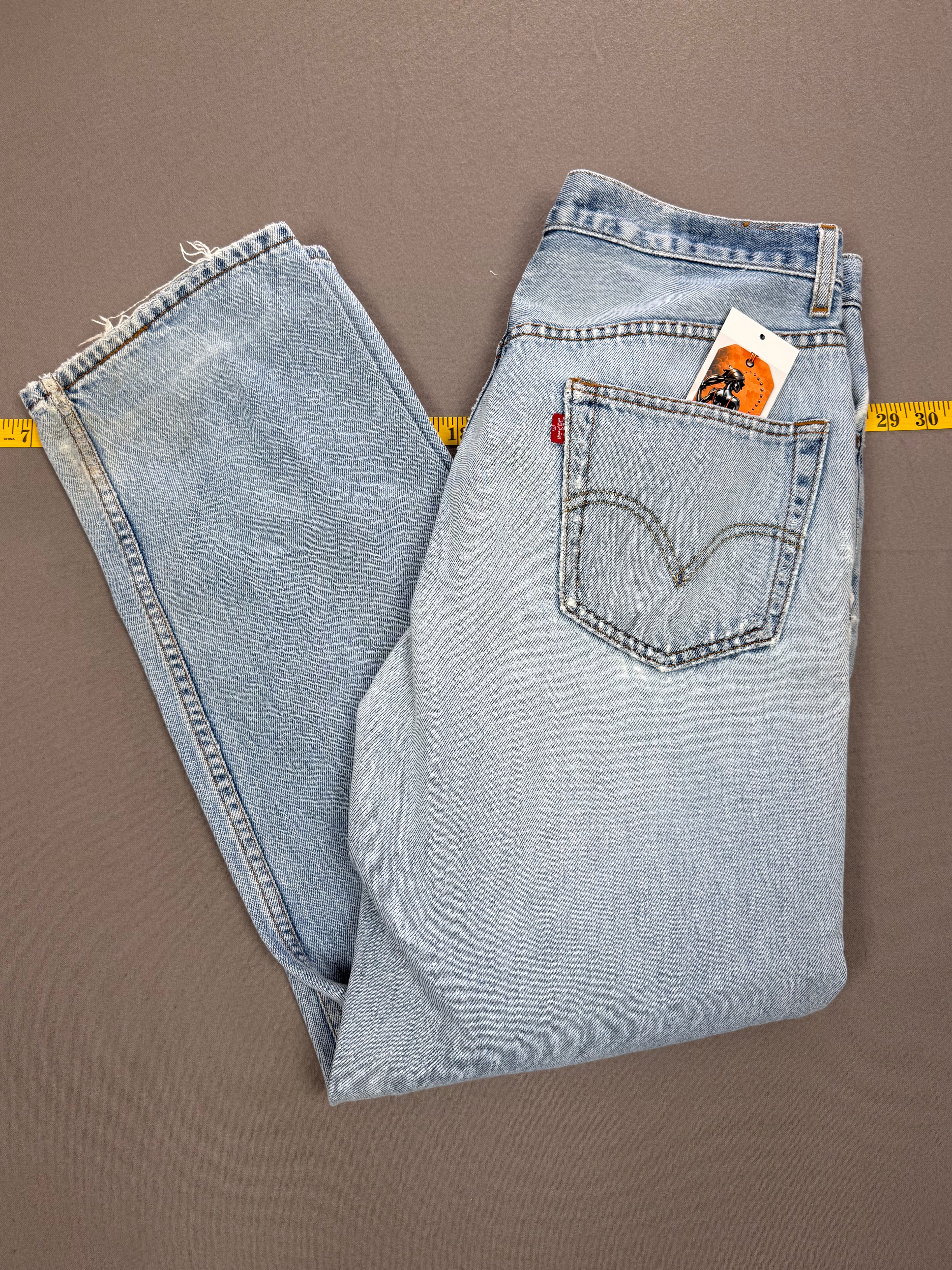 Vintage Levi’s 550 Relaxed Fit Light Wash Distressed Jeans