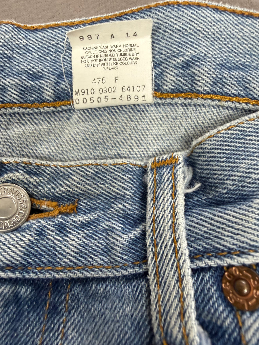 Vintage Levi’s 505 Light Wash Denim Jeans Made in Canada