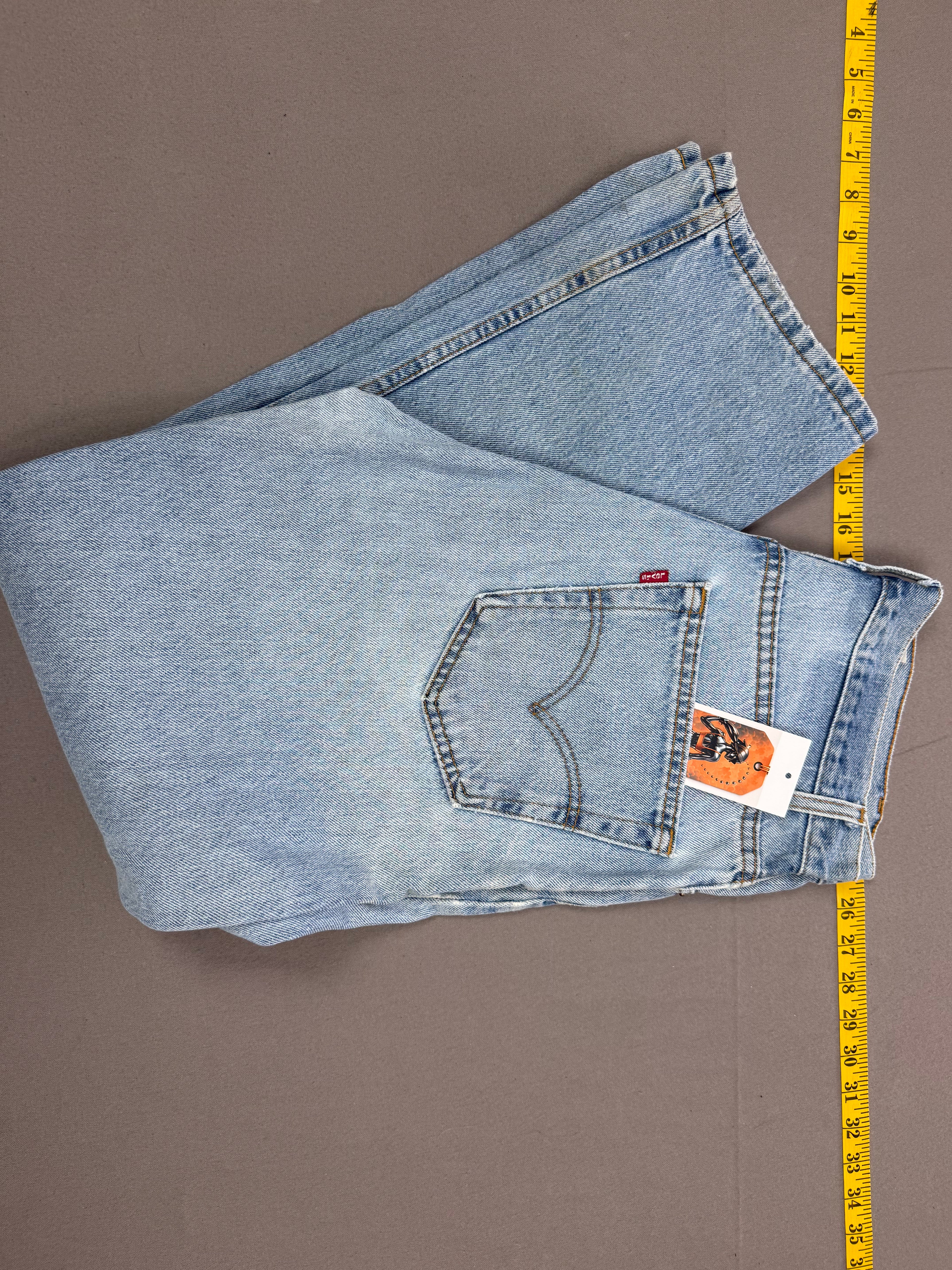 Vintage Levi’s 505 Light Wash Denim Jeans Made in Canada