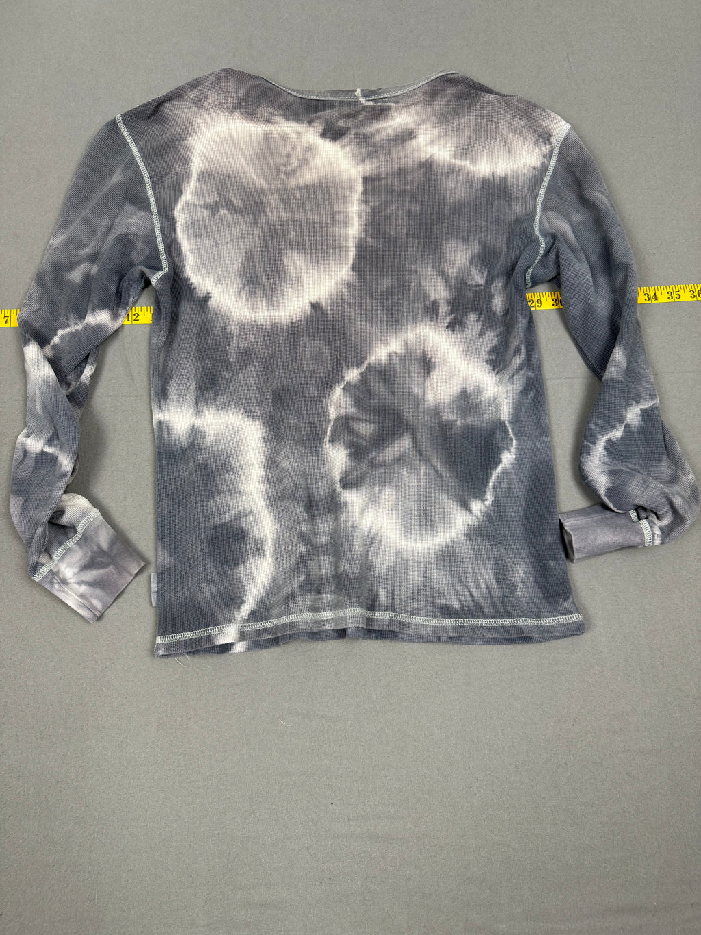 Calvin Klein – Tie-Dye Thermal Long-Sleeve Shirt – Size: Medium – Color: Brown / White – Material: 100% Cotton