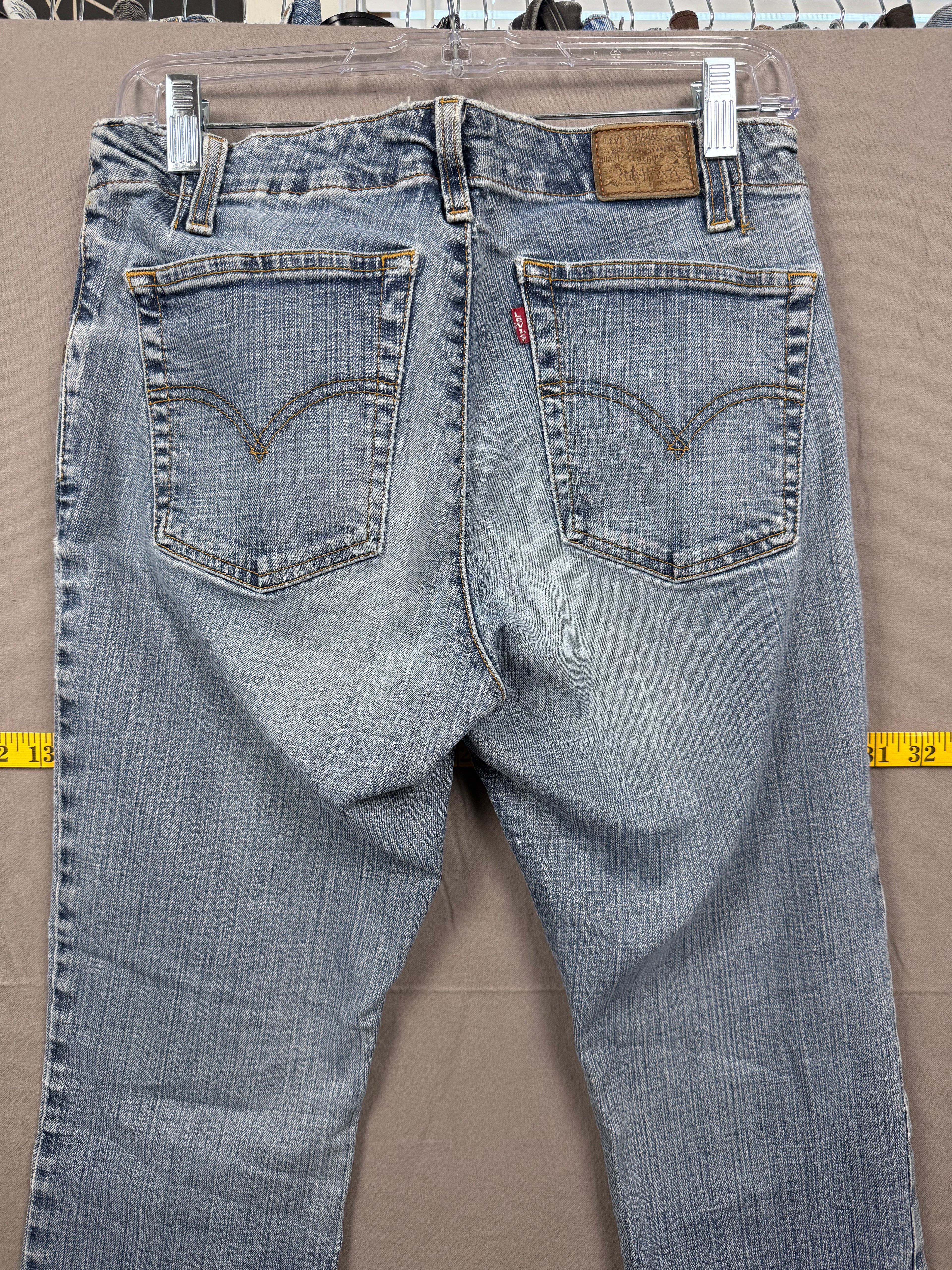 Vintage-Inspired Levi’s Low-Rise Flare Denim Jeans