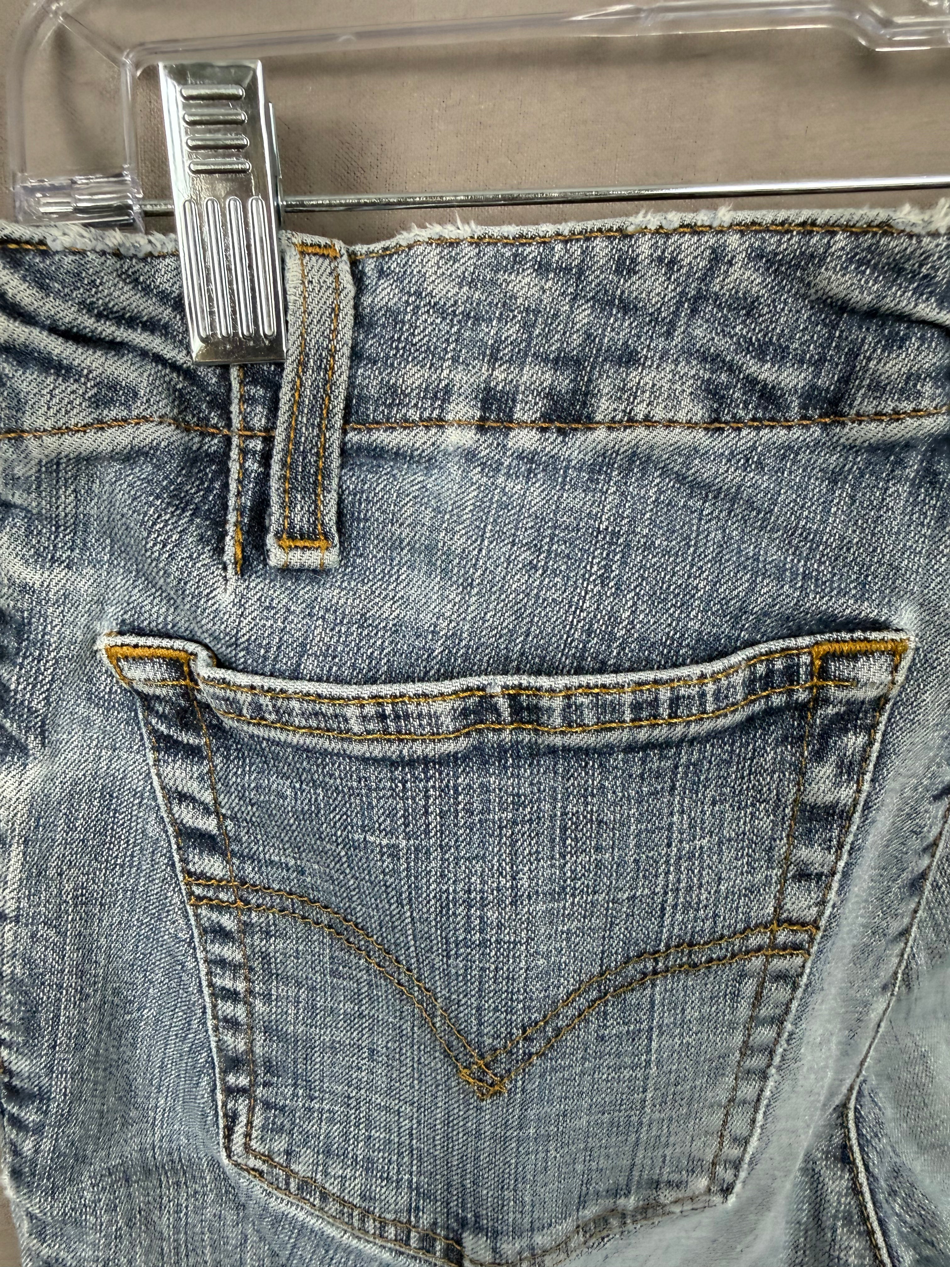 Vintage-Inspired Levi’s Low-Rise Flare Denim Jeans