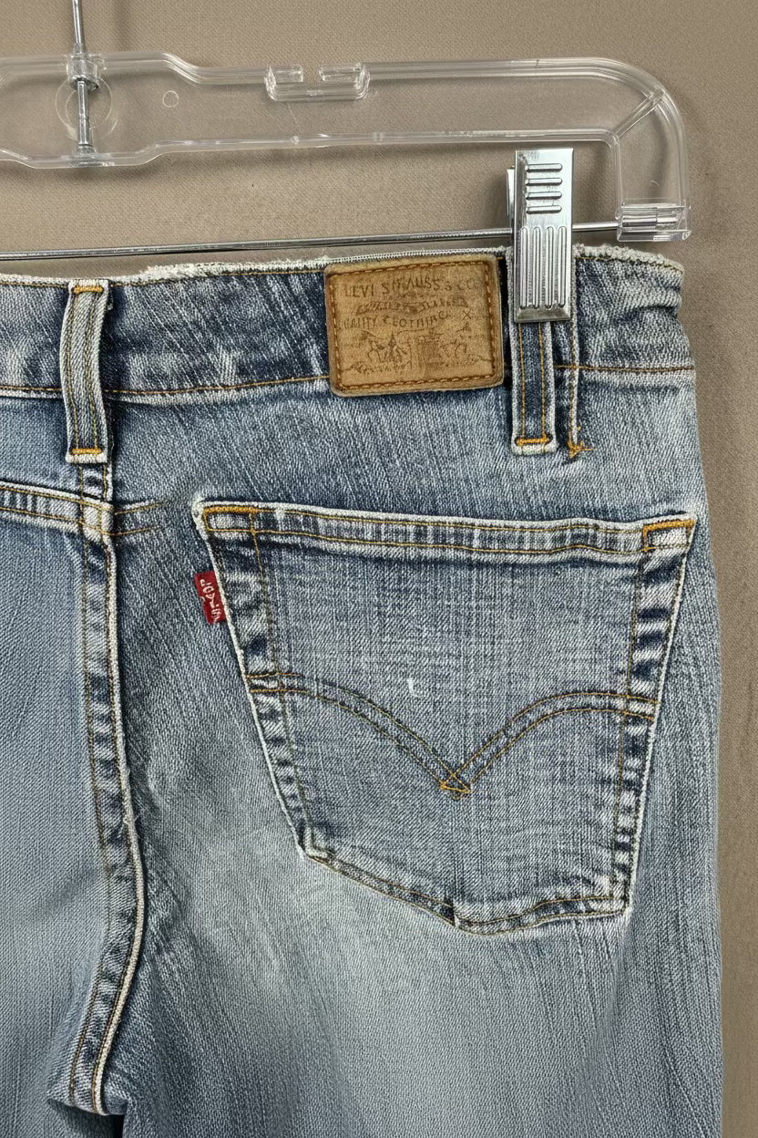 Vintage-Inspired Levi’s Low-Rise Flare Denim Jeans