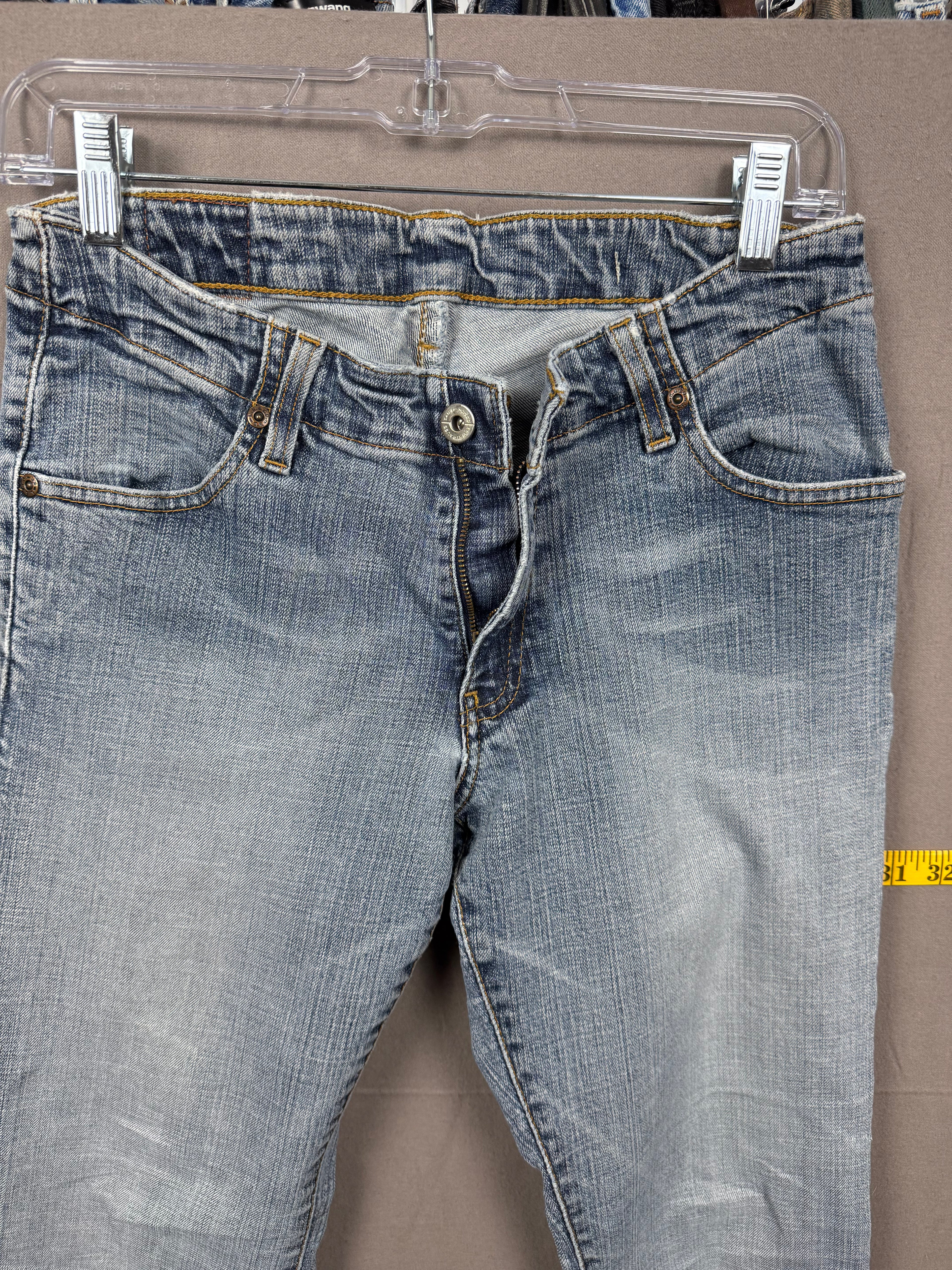 Vintage-Inspired Levi’s Low-Rise Flare Denim Jeans