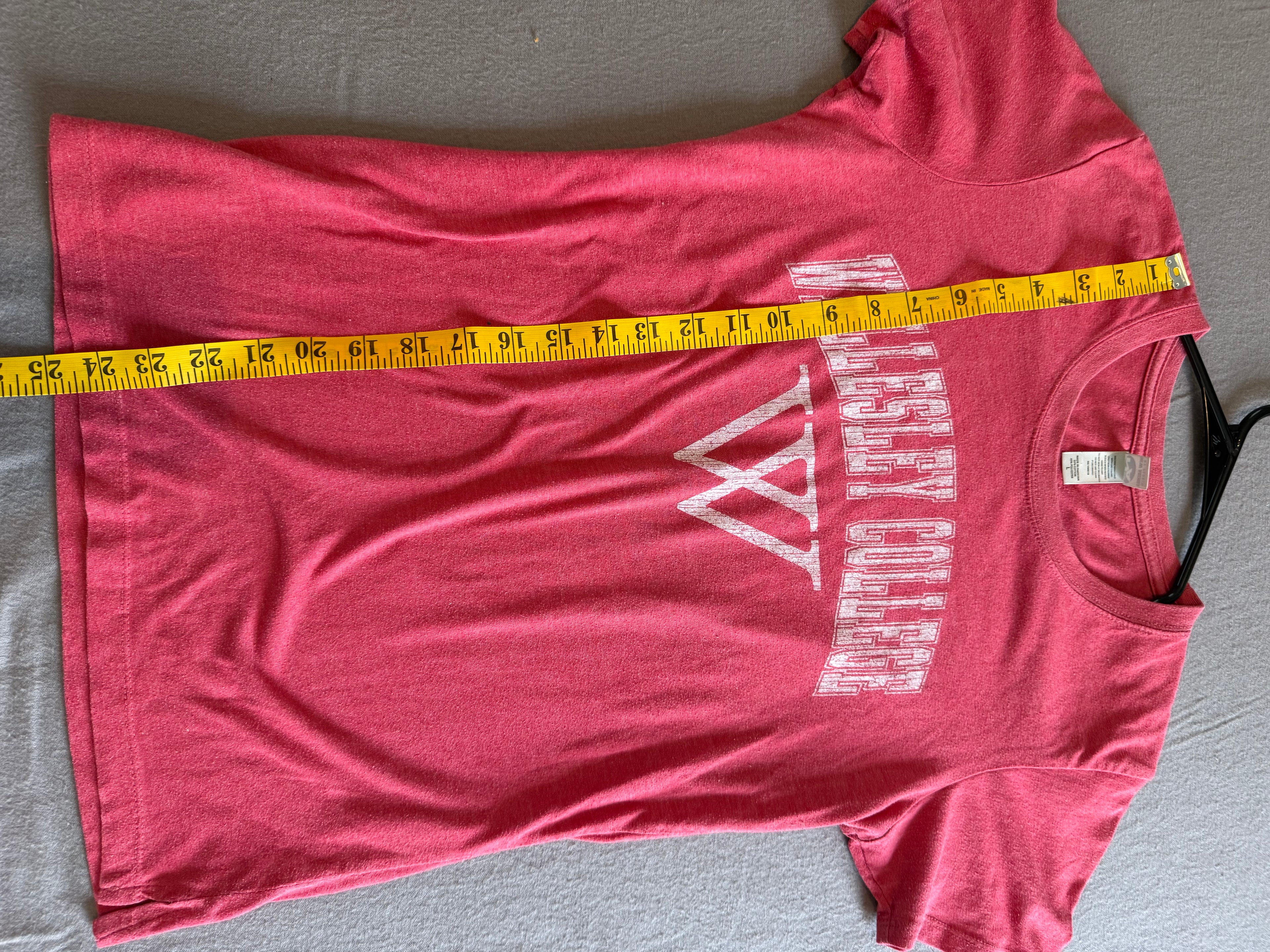 Wellesley College Distressed Red Graphic Tee – Women’s Medium