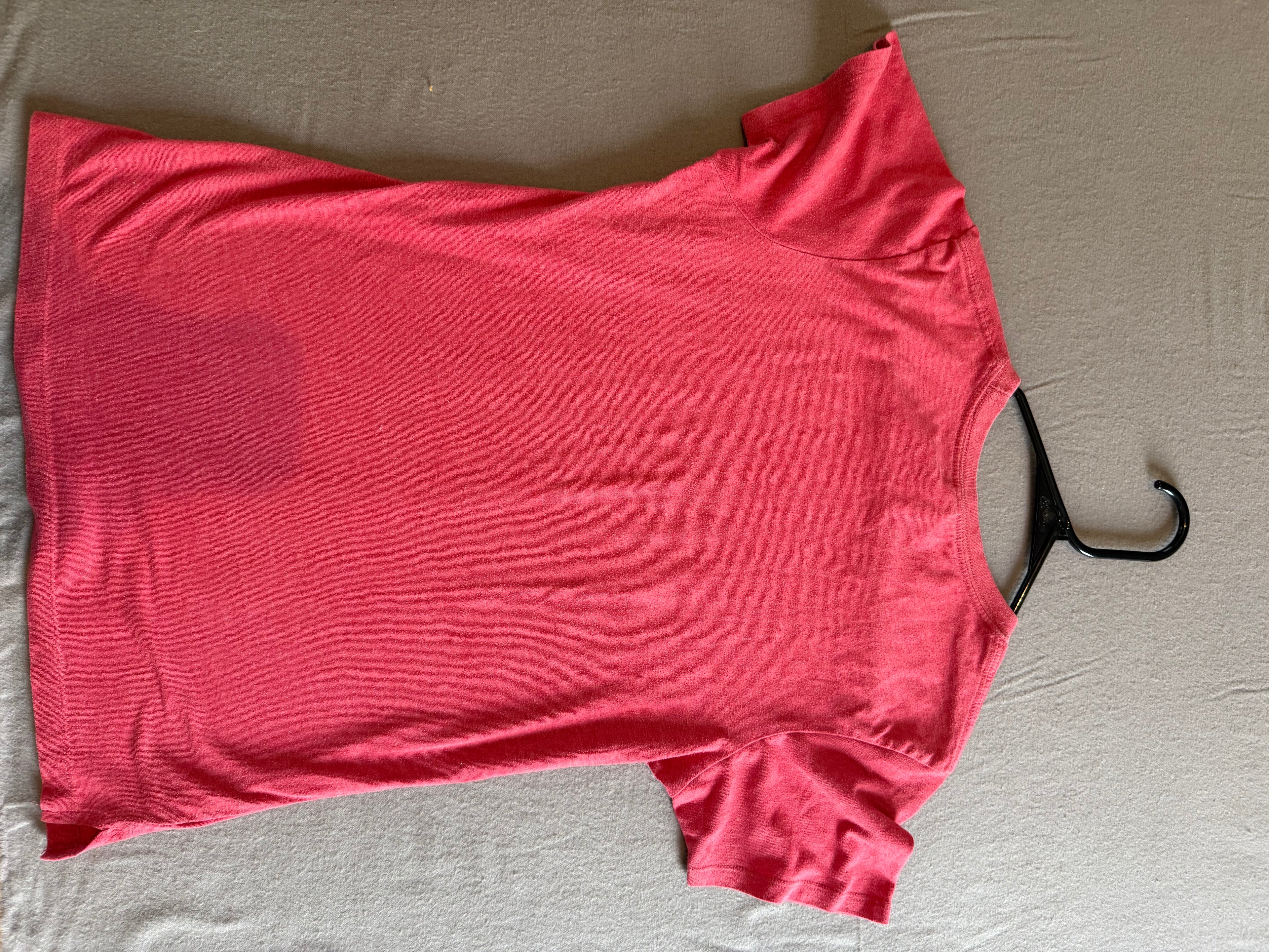Wellesley College Distressed Red Graphic Tee – Women’s Medium