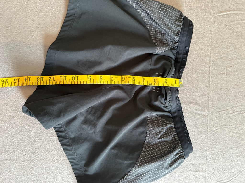 Nike Running Division Dri-FIT Black Gray Grid Performance Shorts Men’s M