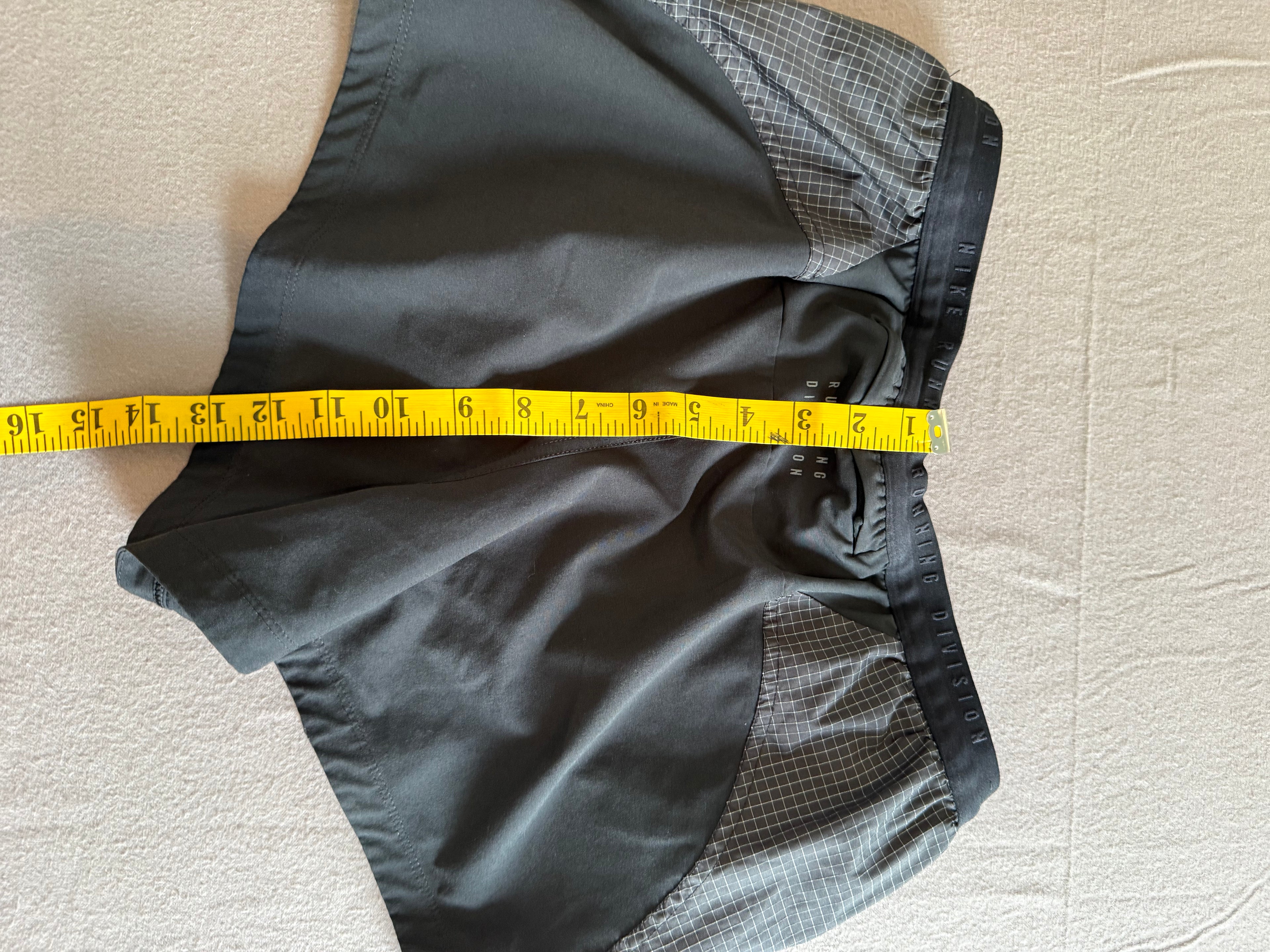 Nike Running Division Dri-FIT Black Gray Grid Performance Shorts Men’s M