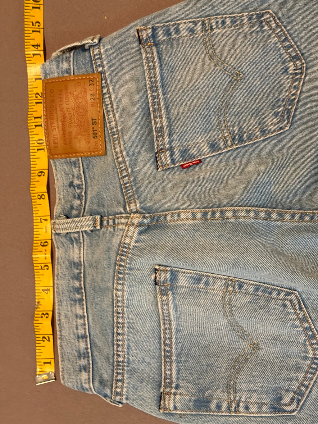 Levi’s 501 ST Light Wash Straight Leg Jeans – W28 L32 – Classic Button Fly Denim