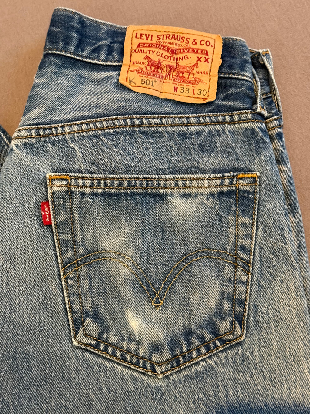 Vintage Levi’s 501 Jeans W33 L30 – Distressed Medium Wash Button Fly Straight Leg Denim