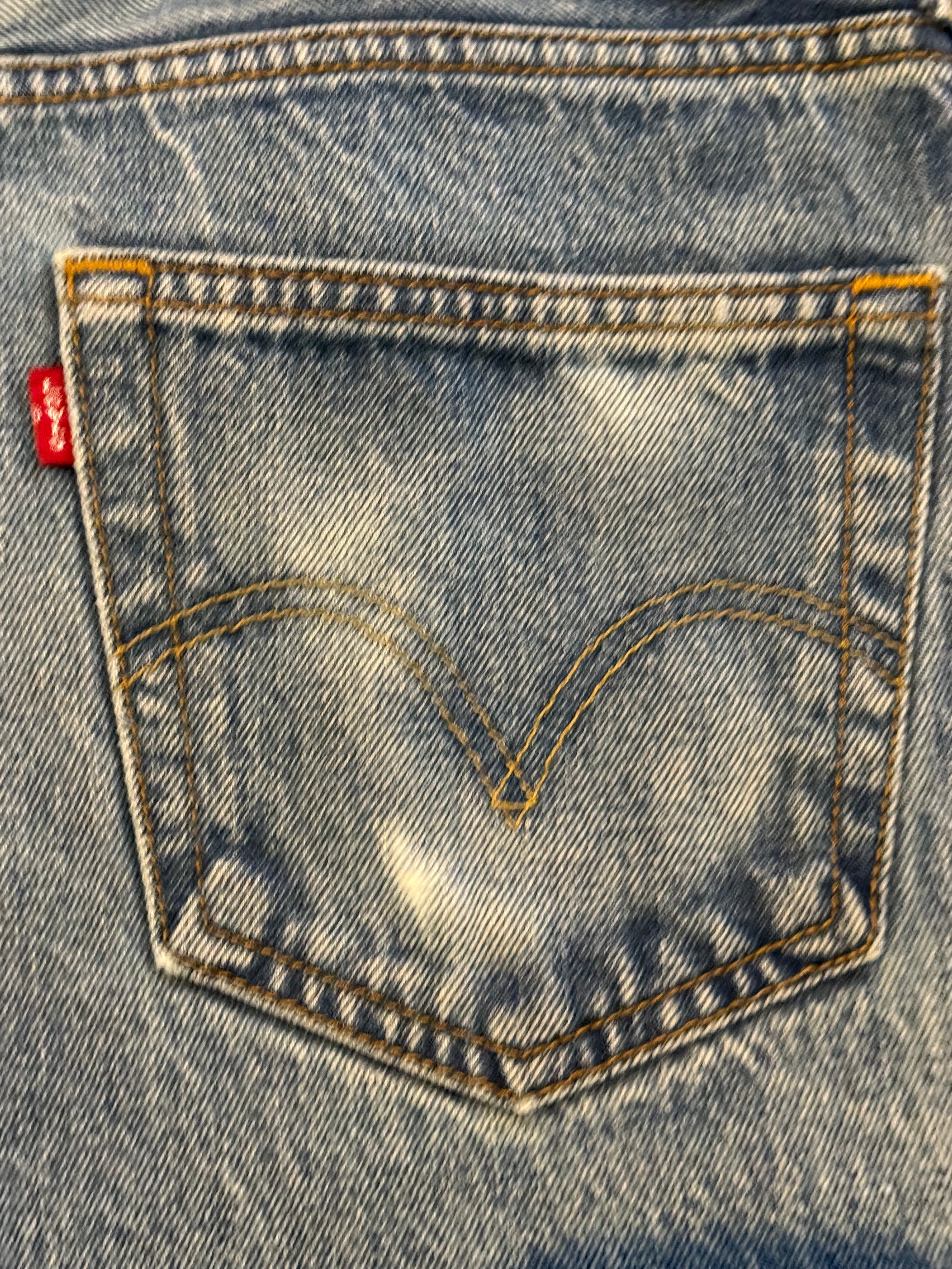 Vintage Levi’s 501 Jeans W33 L30 – Distressed Medium Wash Button Fly Straight Leg Denim