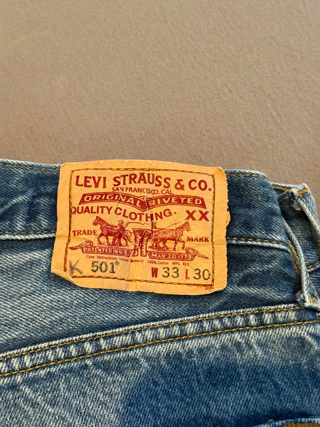 Vintage Levi’s 501 Jeans W33 L30 – Distressed Medium Wash Button Fly Straight Leg Denim