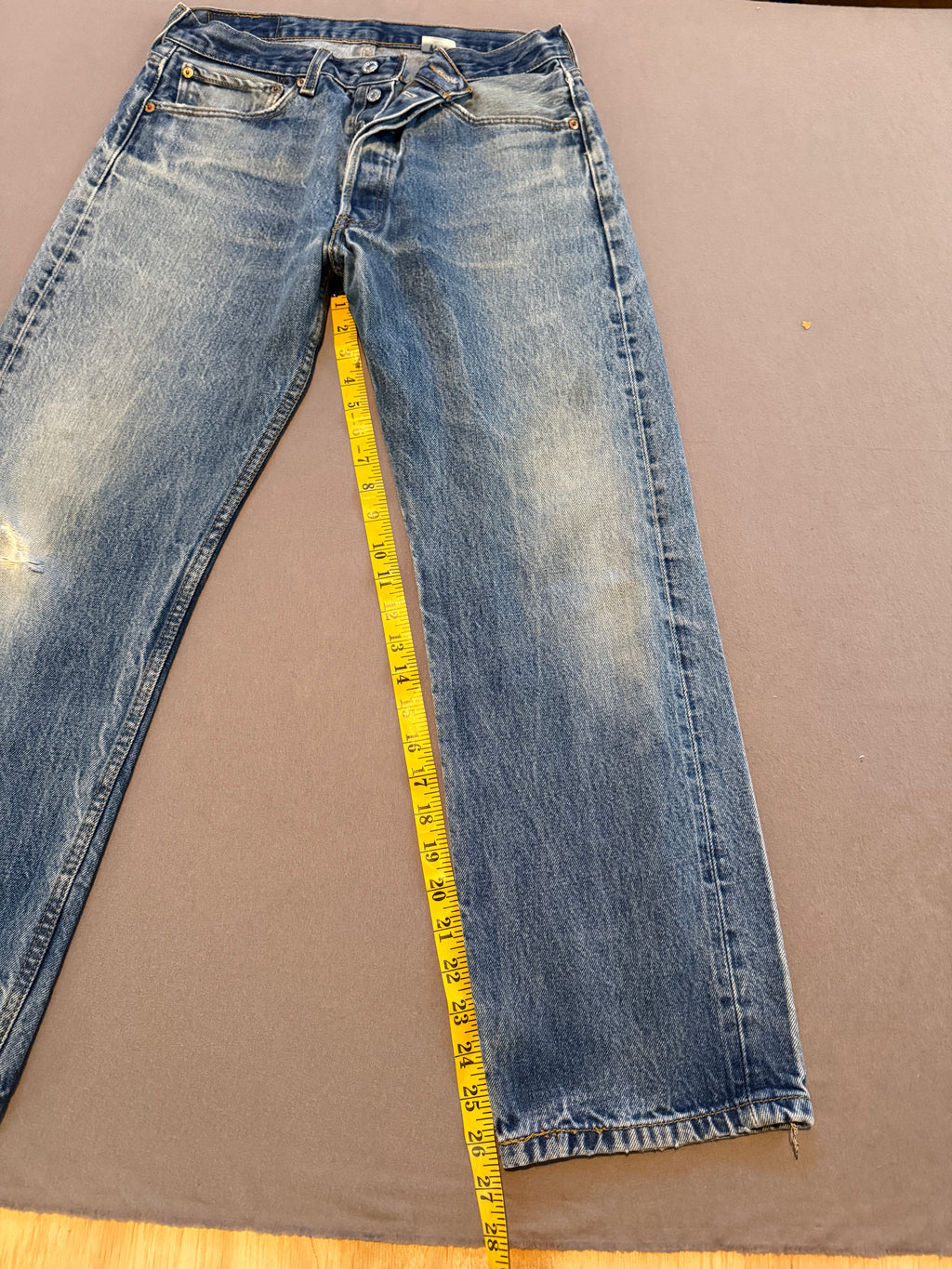 Vintage Levi’s 501 Jeans W33 L30 – Distressed Medium Wash Button Fly Straight Leg Denim